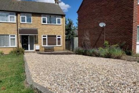 3 bedroom terraced house to rent, Weydon Hill Close, Farnham