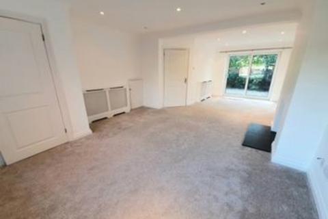 3 bedroom terraced house to rent, Weydon Hill Close, Farnham
