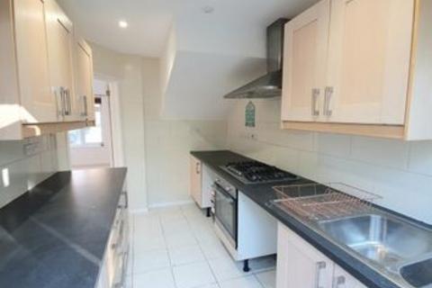 3 bedroom terraced house to rent, Weydon Hill Close, Farnham