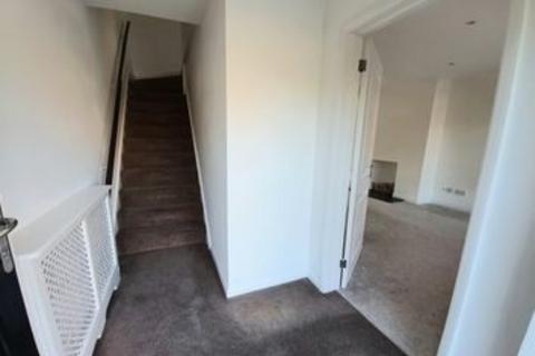 3 bedroom terraced house to rent, Weydon Hill Close, Farnham