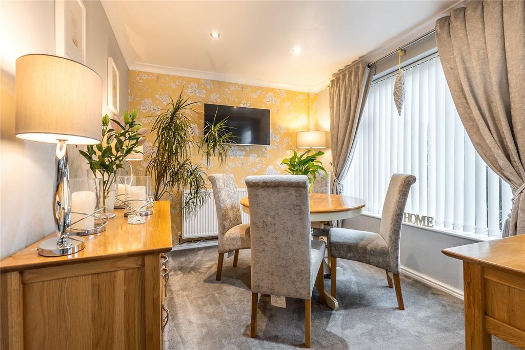 Oakengates Road, Donnington, Telford, Shropshire, TF2 4 bed semi