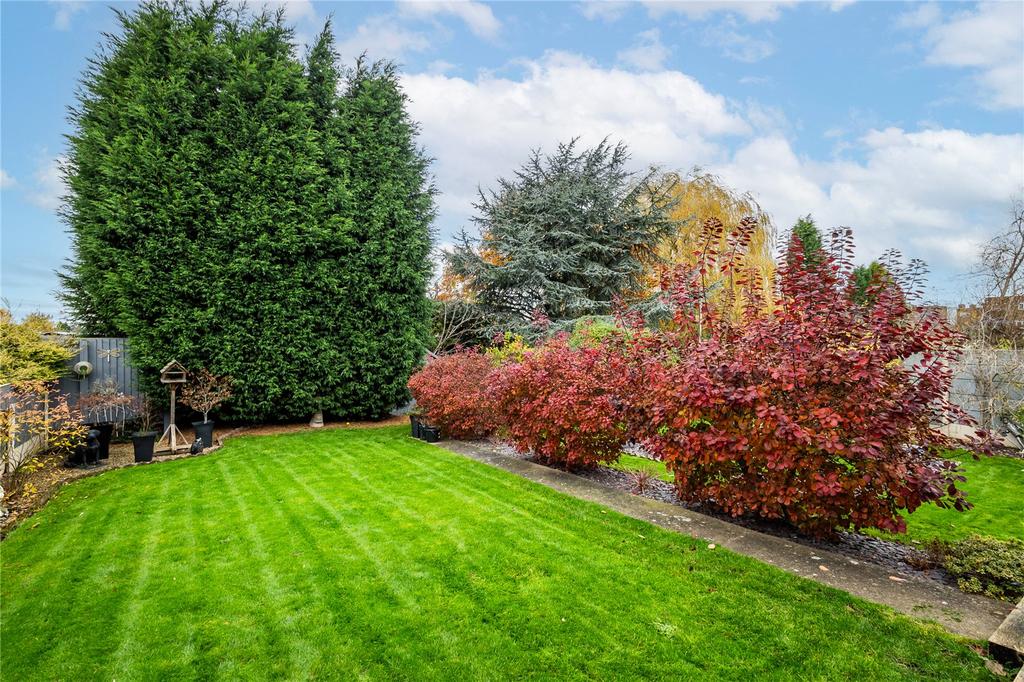 Oakengates Road, Donnington, Telford... 4 bed semidetached house £