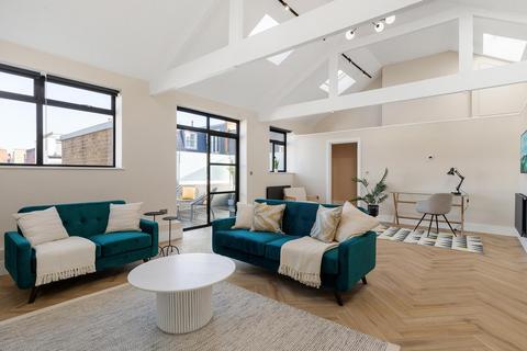 3 bedroom flat for sale - Chaldon Road, London, SW6