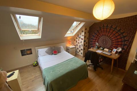 undefined, Park Range, Manchester M14