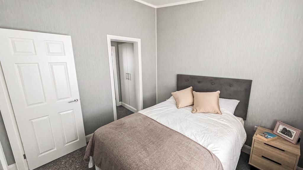 Master bedroom-2