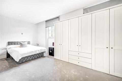 3 bedroom flat to rent - Buckingham Gate, London