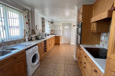 2 bedroom detached bungalow for sale, Mayfield Road, Whittlesey, PE7