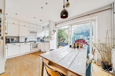 21 Kingfisher Drive, Richmond, TW10 7UF