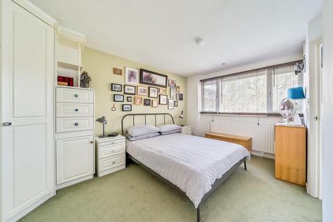 21 Kingfisher Drive, Richmond, TW10 7UF