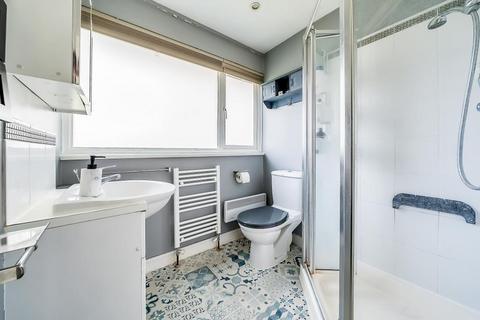 21 Kingfisher Drive, Richmond, TW10 7UF