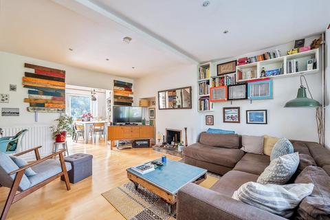 21 Kingfisher Drive, Richmond, TW10 7UF