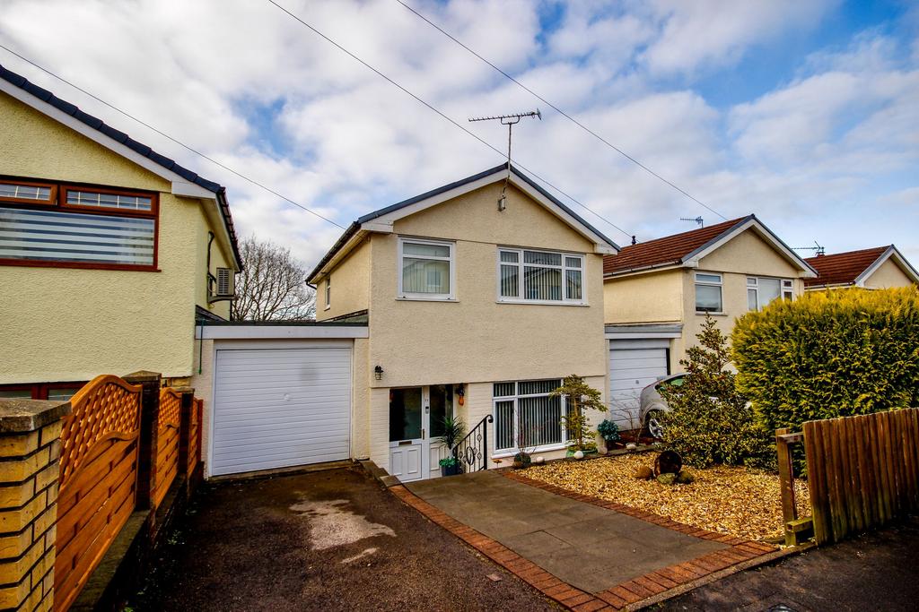 Meadow Close, Pengam, Blackwood 3 bed detached house for sale £250,000