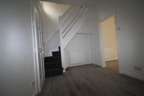 2 bedroom end of terrace house to rent, Park Avenue, Gloucester St, Hull, HU4