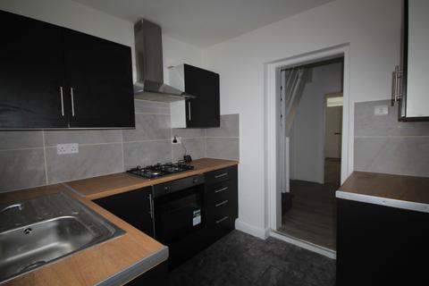 2 bedroom end of terrace house to rent, Park Avenue, Gloucester St, Hull, HU4