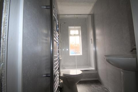 2 bedroom end of terrace house to rent, Park Avenue, Gloucester St, Hull, HU4