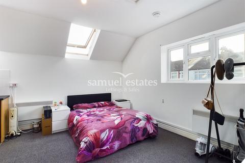 Studio to rent, Silverleigh Road, Thornton Heath, CR7