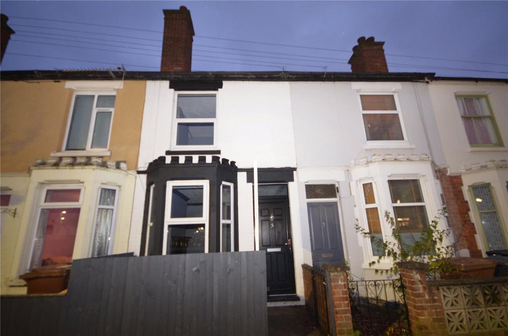Limes Avenue, Melton Mowbray... 3 bed terraced house £895 pcm (£207 pw)