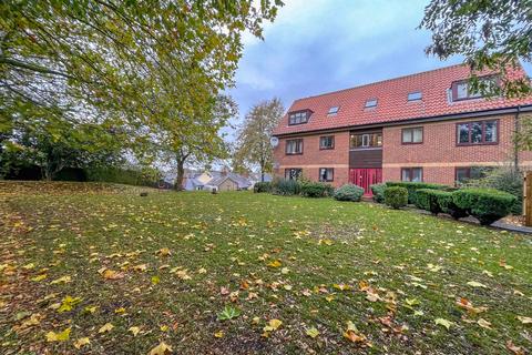 52 Armstrong Close, Newmarket, CB8 8HD
