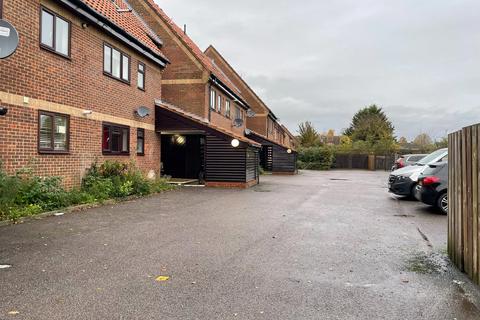 52 Armstrong Close, Newmarket, CB8 8HD