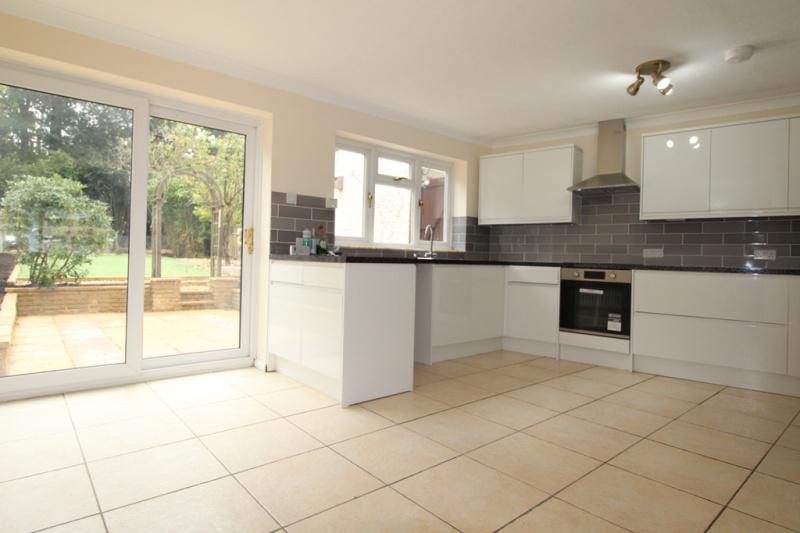 Chanctonbury Road Burgess Hill RH15 9EX 3 bed semidetached house £