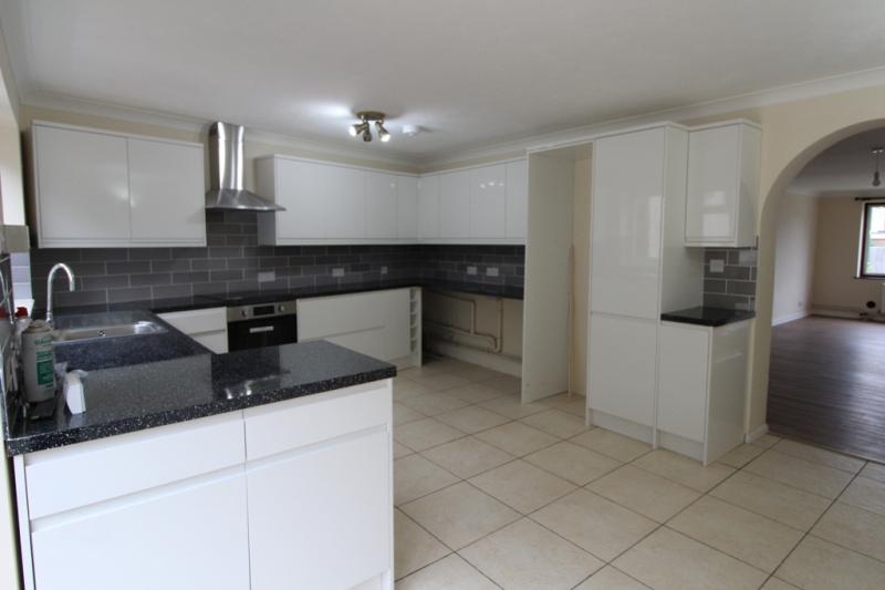 Chanctonbury Road Burgess Hill RH15 9EX 3 bed semidetached house £