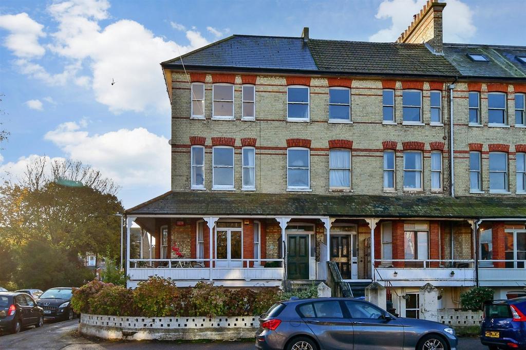 Westgate Bay Avenue, WestgateOnSea, Kent 3 bed apartment for sale £