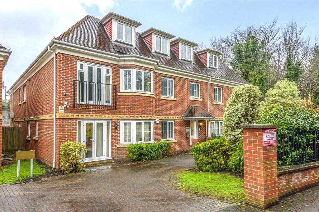 St. Gate, Woburn Hill, Addlestone, Surrey, KT15 2 bed apartment