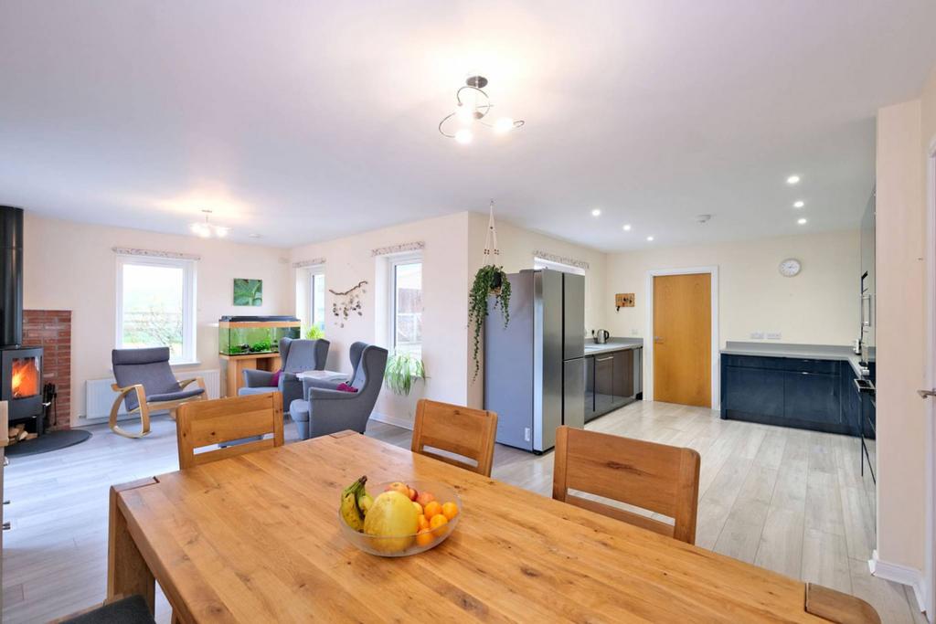 38 Kirkton of Auchterless, Auchterless, Turriff, AB53 8BG 4 bed
