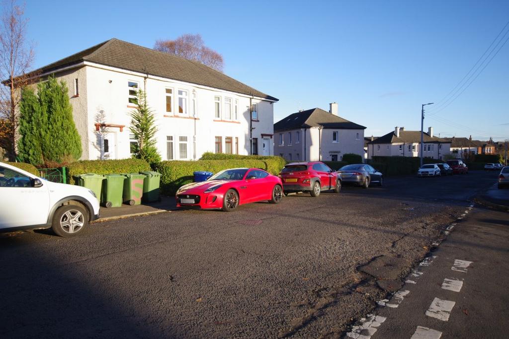 Birchfield Drive, Scotstoun 2 bed flat for sale £110,000