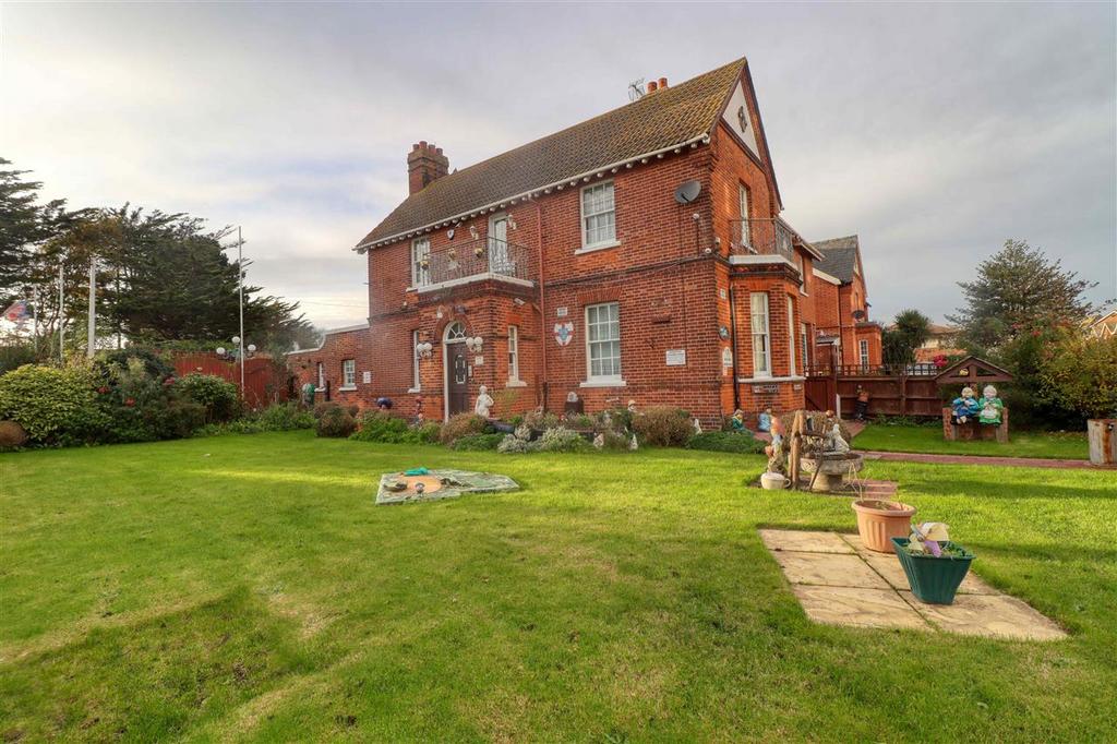 Clacton on Sea CO15 4 bed detached house for sale £450,000