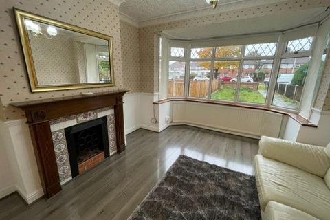 3 bedroom terraced house to rent, Rush Green Road, Romford