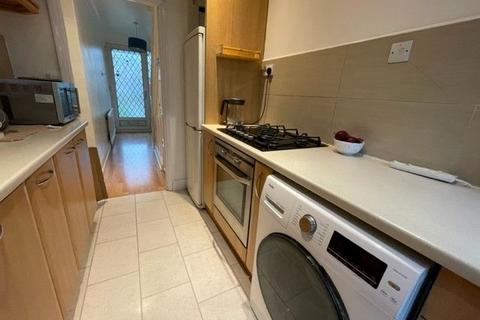 3 bedroom terraced house to rent, Rush Green Road, Romford