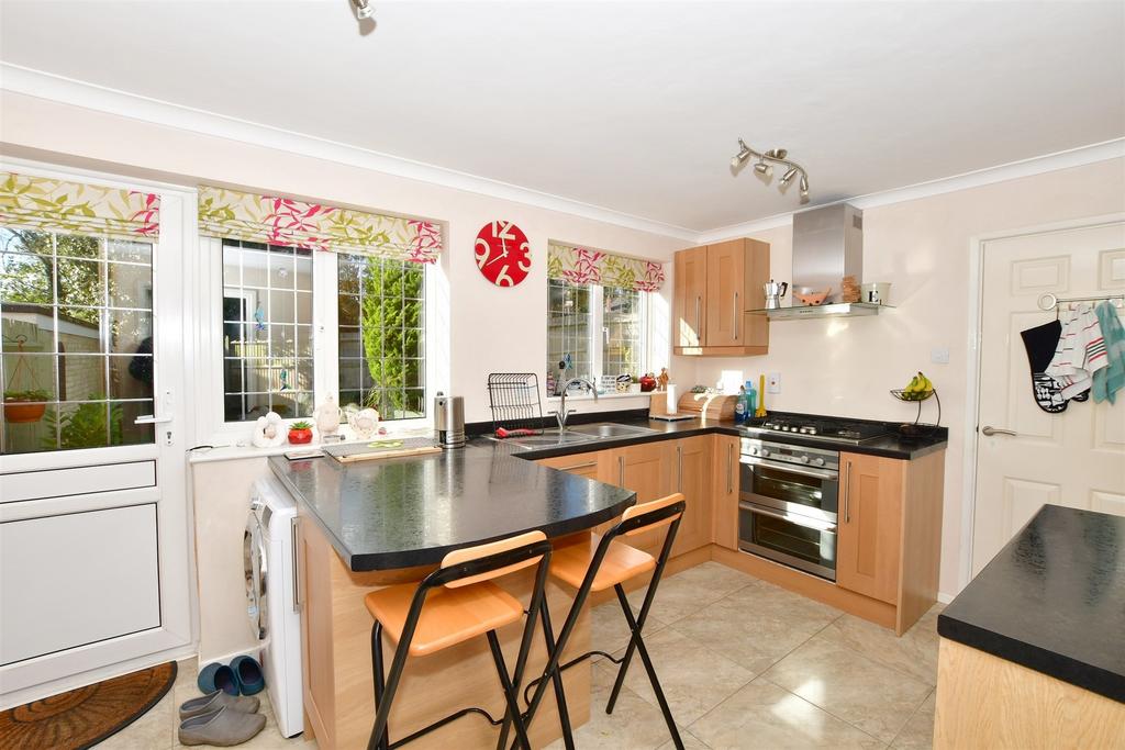 Lynton Close, East Grinstead, West... 4 bed detached house £600,000