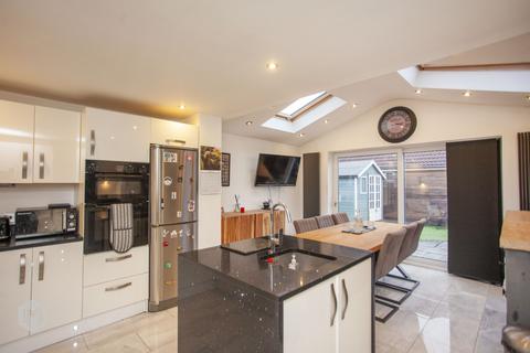 3 bedroom semi-detached house for sale - Nuthatch Avenue, Worsley, Manchester, Greater Manchester, M28 7AL