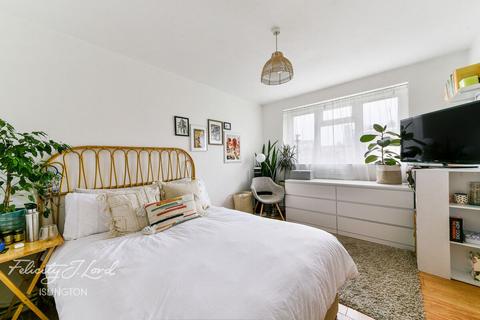 4 bedroom flat for sale, Malcolm House, Arden Estate, Islington, N1