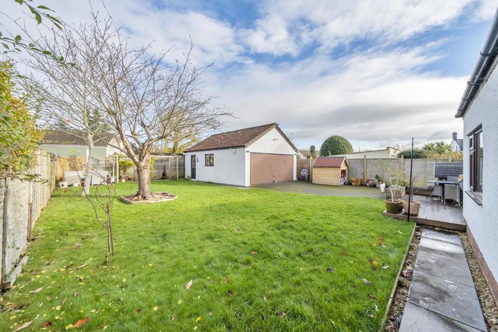 Garden with garage