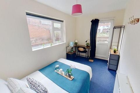 5 bedroom flat to rent, 77a, Mansfield Road, Nottingham, NG1 3FN