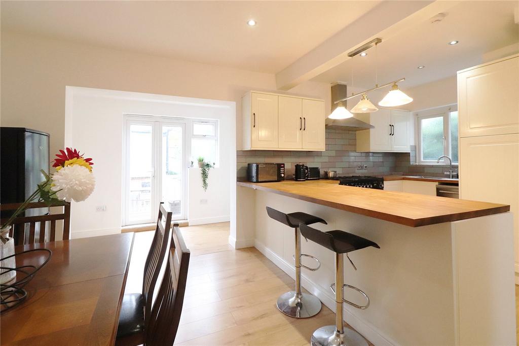 Pinnacle Hill, Bexleyheath, Kent, DA7 3 bed semidetached house for
