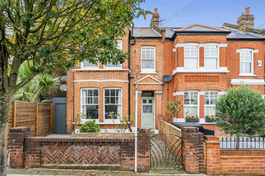 Dornton Road, Balham 1 bed flat for sale £475,000