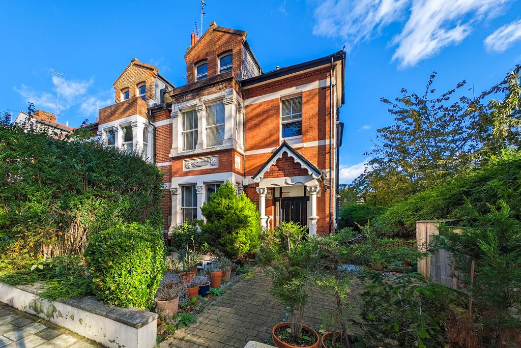 Thorney Hedge Road 3 bed apartment to rent £3,100 pcm (£715 pw)