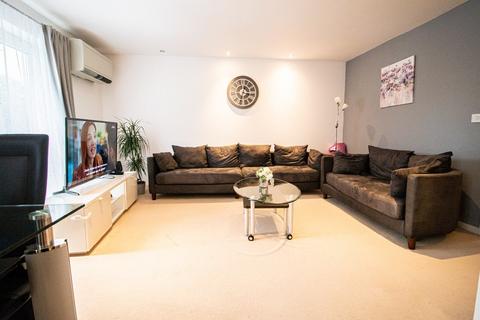 2 bedroom apartment to rent, Finnimore Court, Cardiff