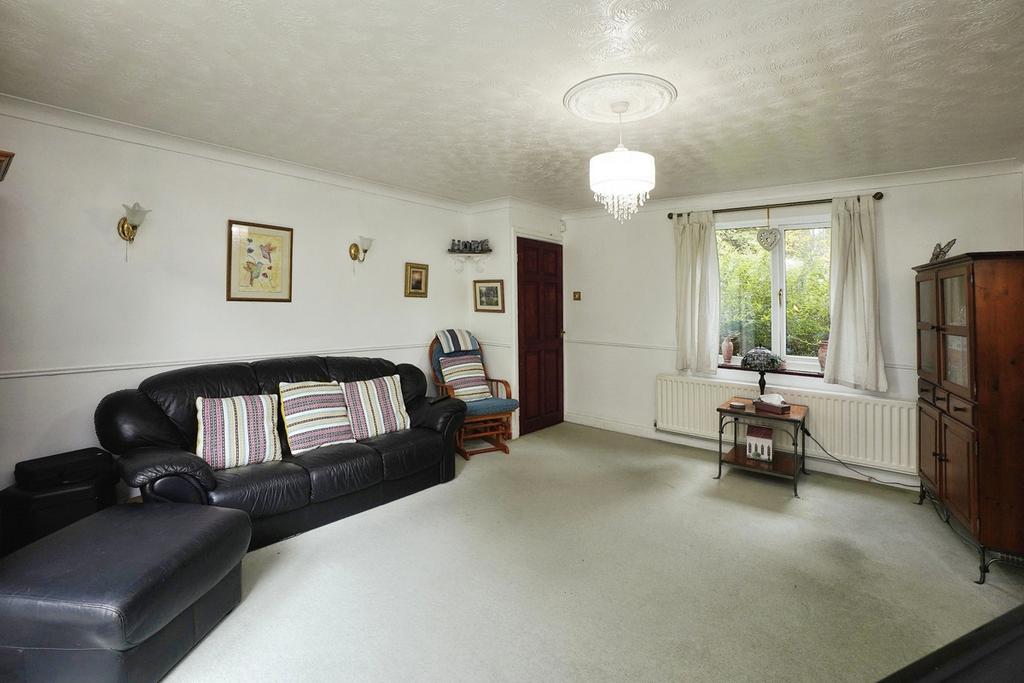 Pine Ridge, Northampton, NN3 4 bed detached house for sale £310,000