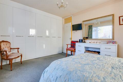 4 bedroom detached bungalow for sale - Heathfield, Royston