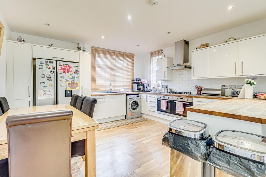 Southbourne Grove, Westcliffonsea, SS0 4 bed detached bungalow for