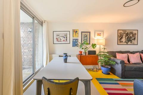 4 Taransay Walk, London, N1 2RA