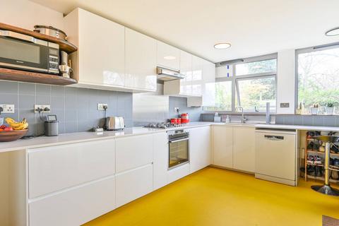 4 Taransay Walk, London, N1 2RA
