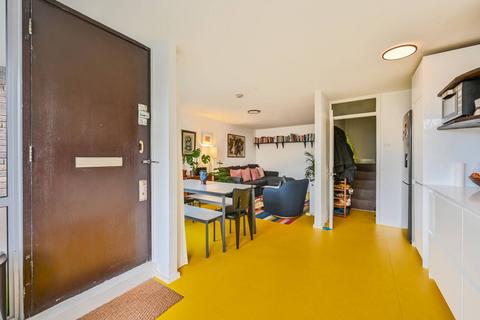 4 Taransay Walk, London, N1 2RA