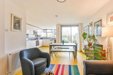 4 Taransay Walk, London, N1 2RA