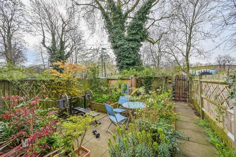 4 Taransay Walk, London, N1 2RA
