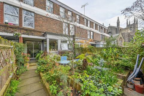 4 Taransay Walk, London, N1 2RA